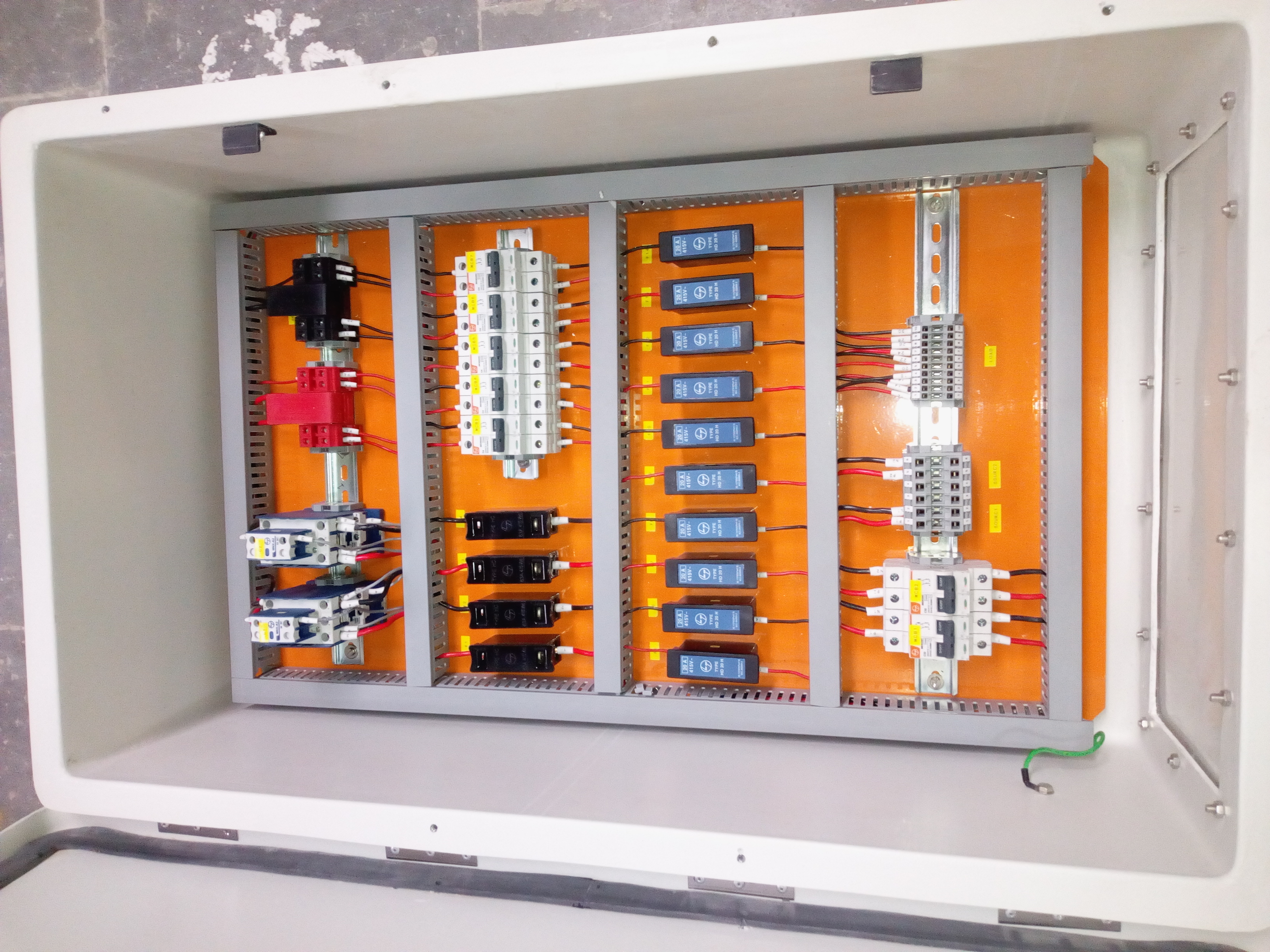 140 x 140 x 95 mm Wall Mounted 4 ways Junction Boxes_3