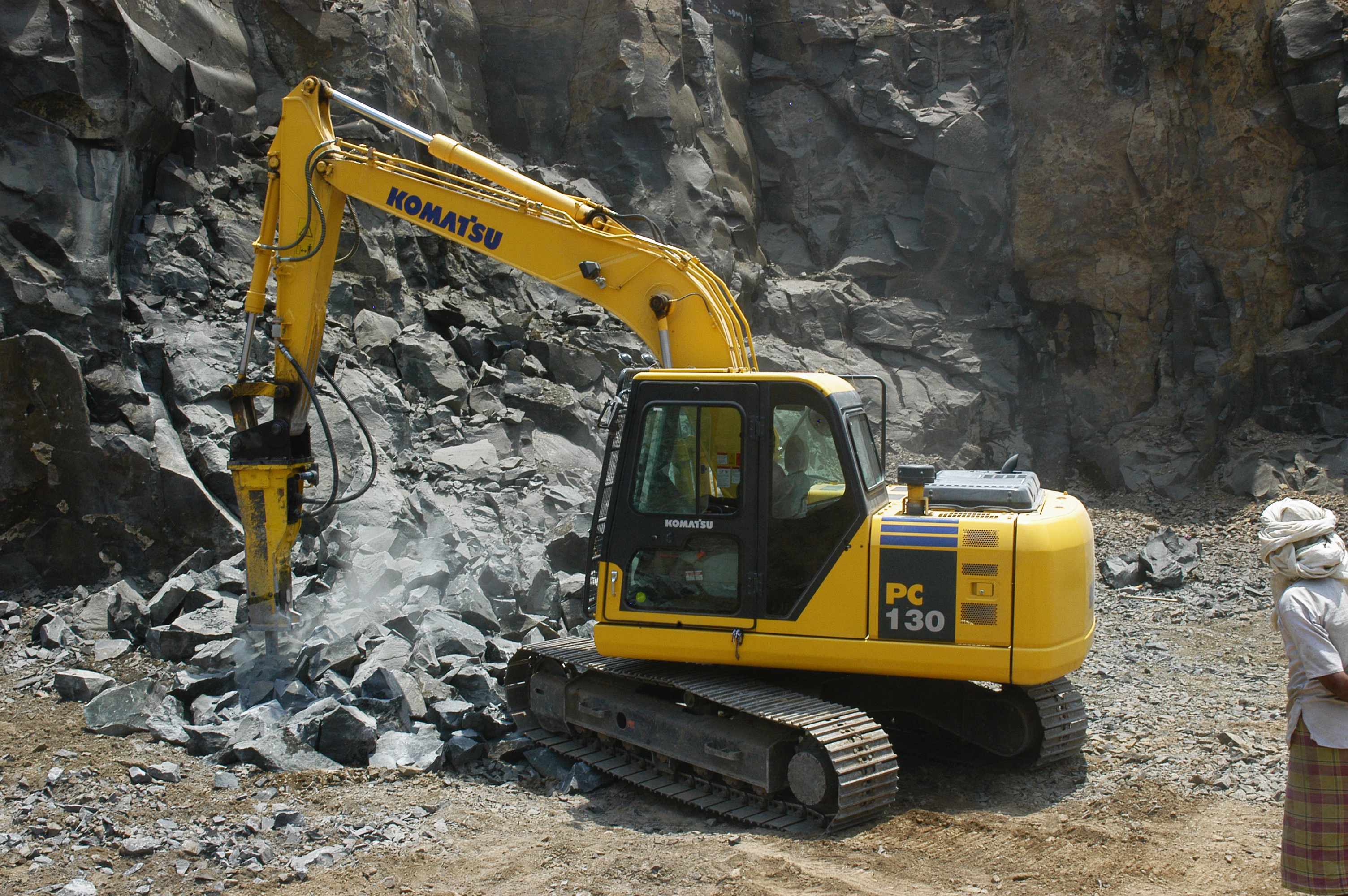 Komatsu PC130-7 Excavator 0.64cum_1