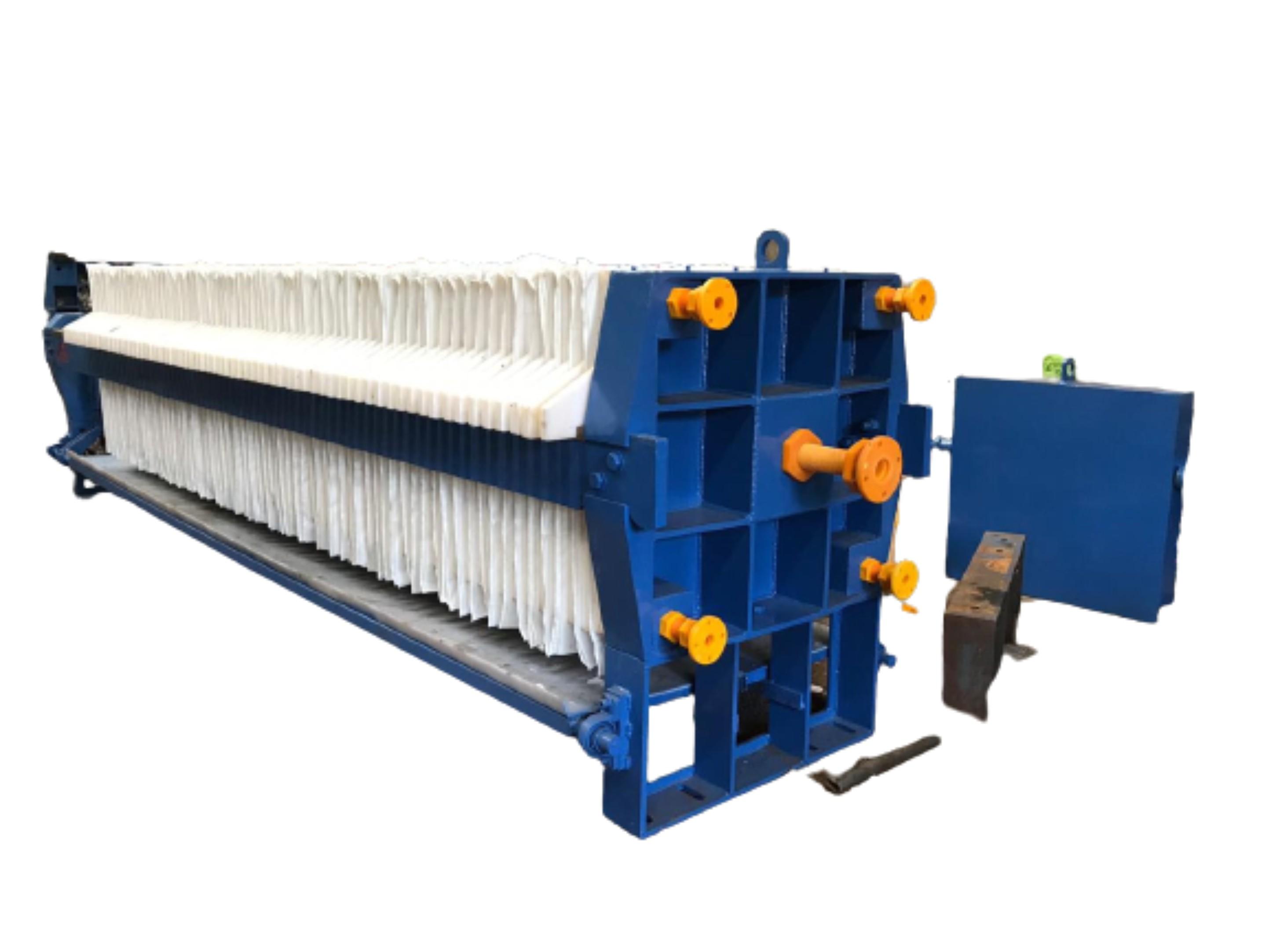 Filter press for clay slurry