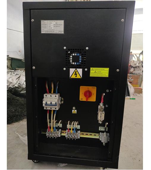 COSMIC+ 5 - 10 kVA UPS_2