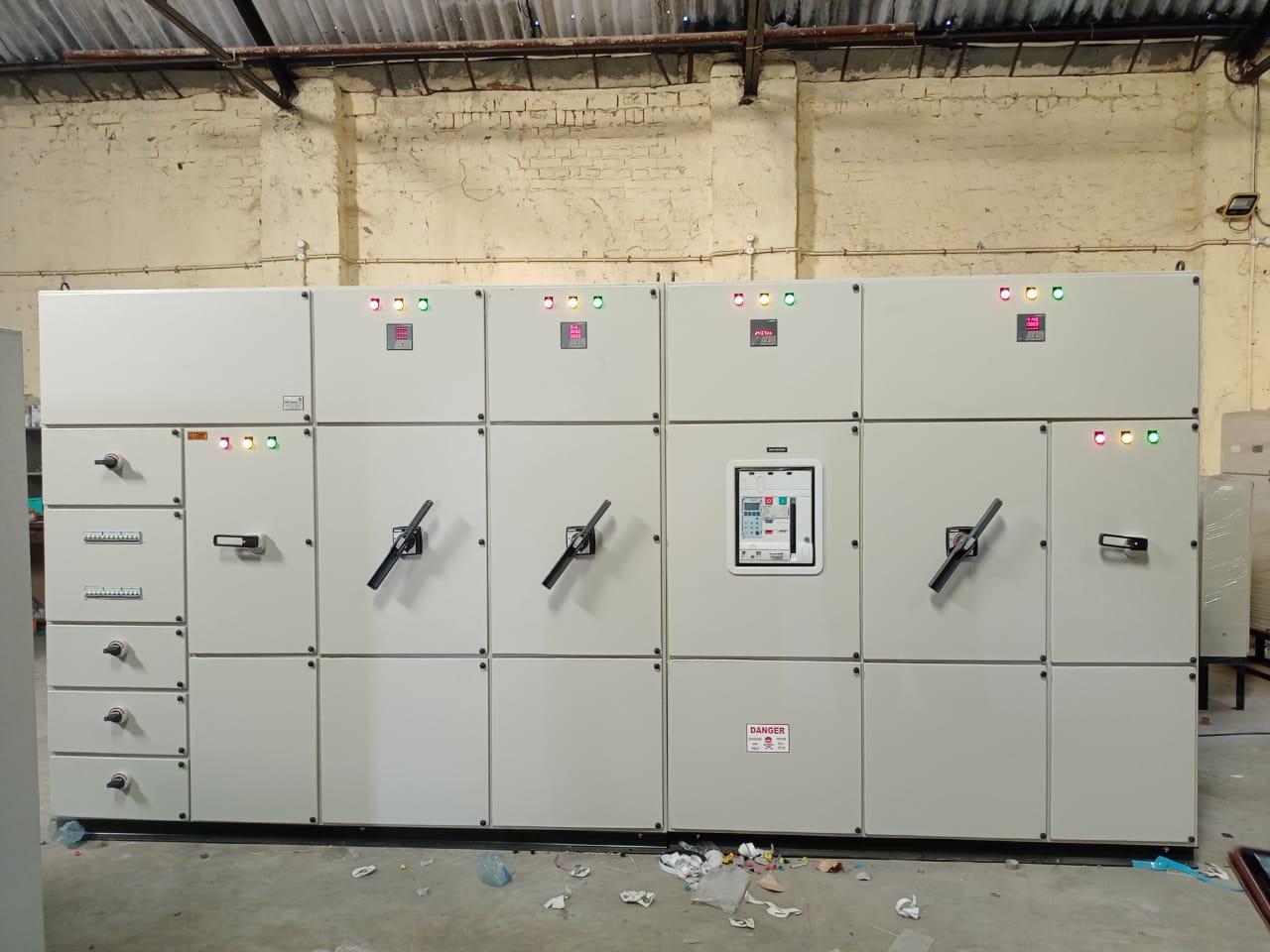 Three Phase 440 V 4000 A Copper LT Panels 8 Way_1