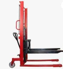 Lucrative Upto 1500 kg Manual Stacker 2000 mm_0
