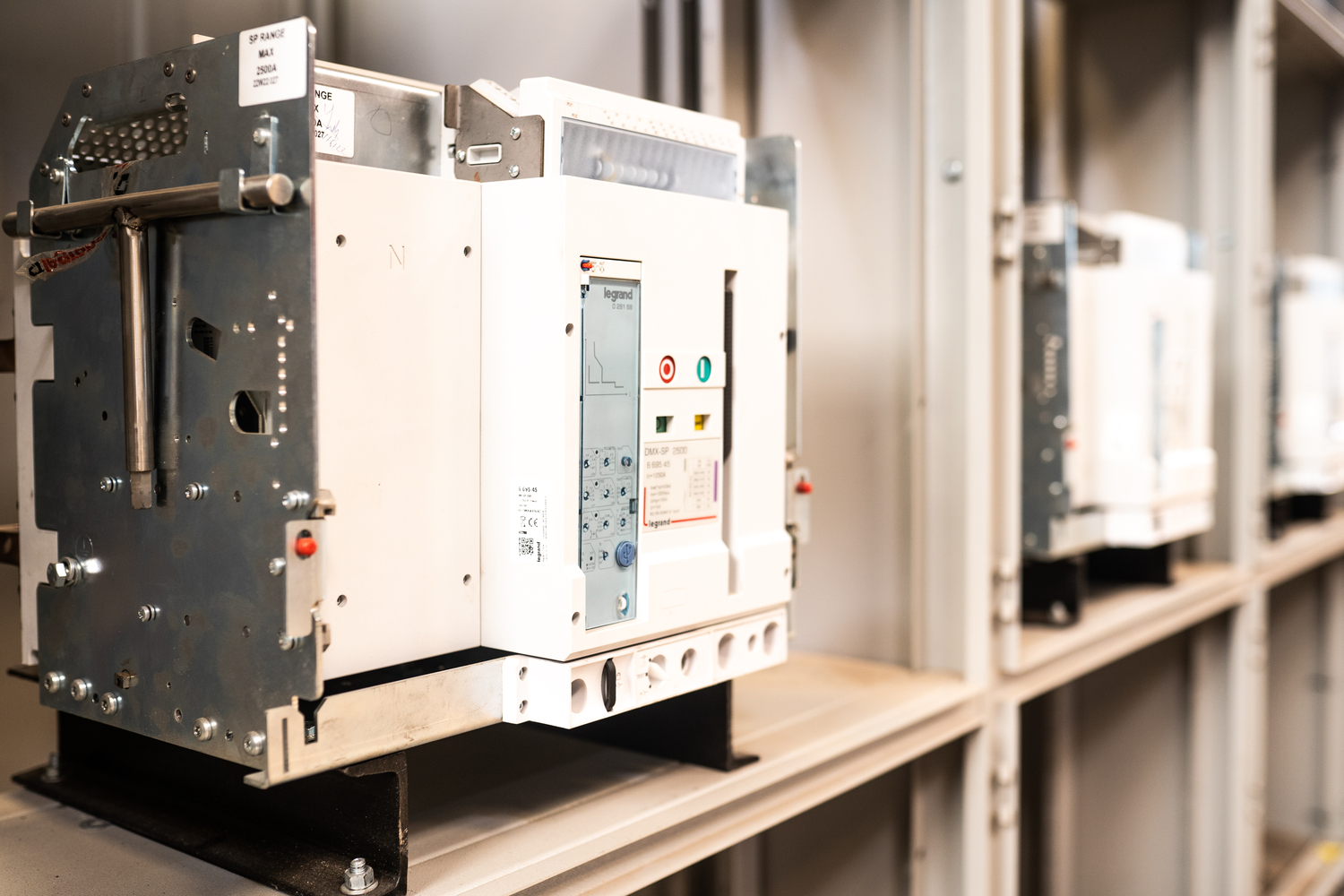 Ikasha Power Distribution Mild Steel Electric Panel Board IP54 440 V_2