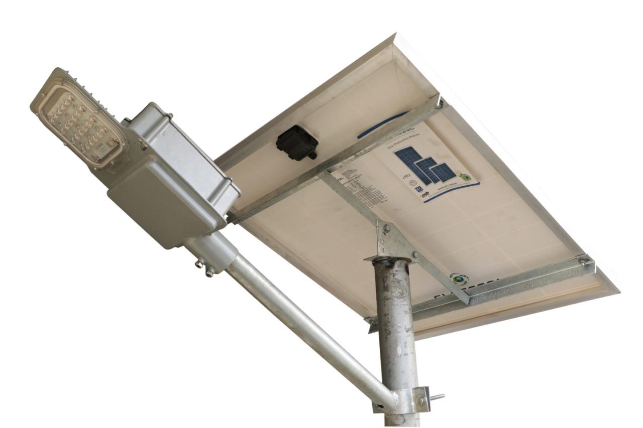 ELECSSOL Cool White POLY PERC LED Aluminium 30 Ah Solar Street Light_1