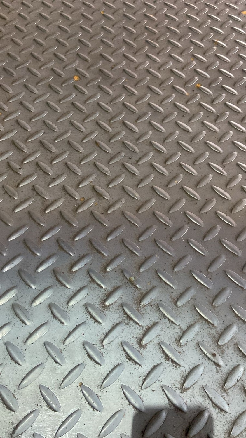 TATA 2.5 mm E250 MS Chequered Plates 1250 mm Cross_1