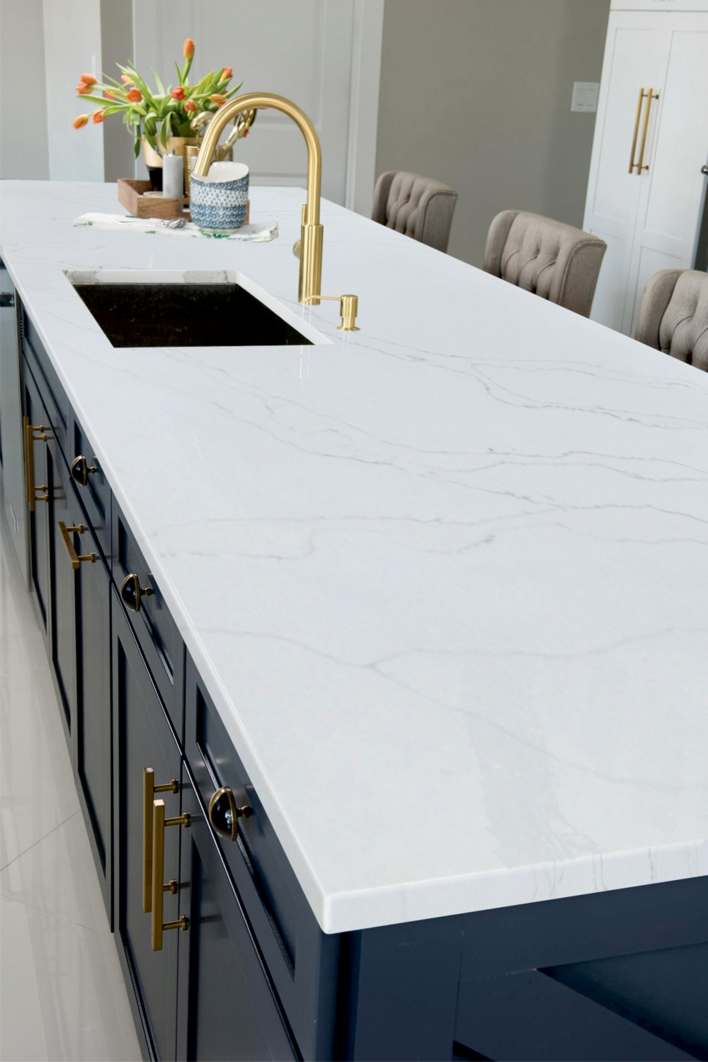 Camrola Himalayan Series Calacatta Athena Leather Finish 3475 x 1975 mm Quartz Stone Slab_1