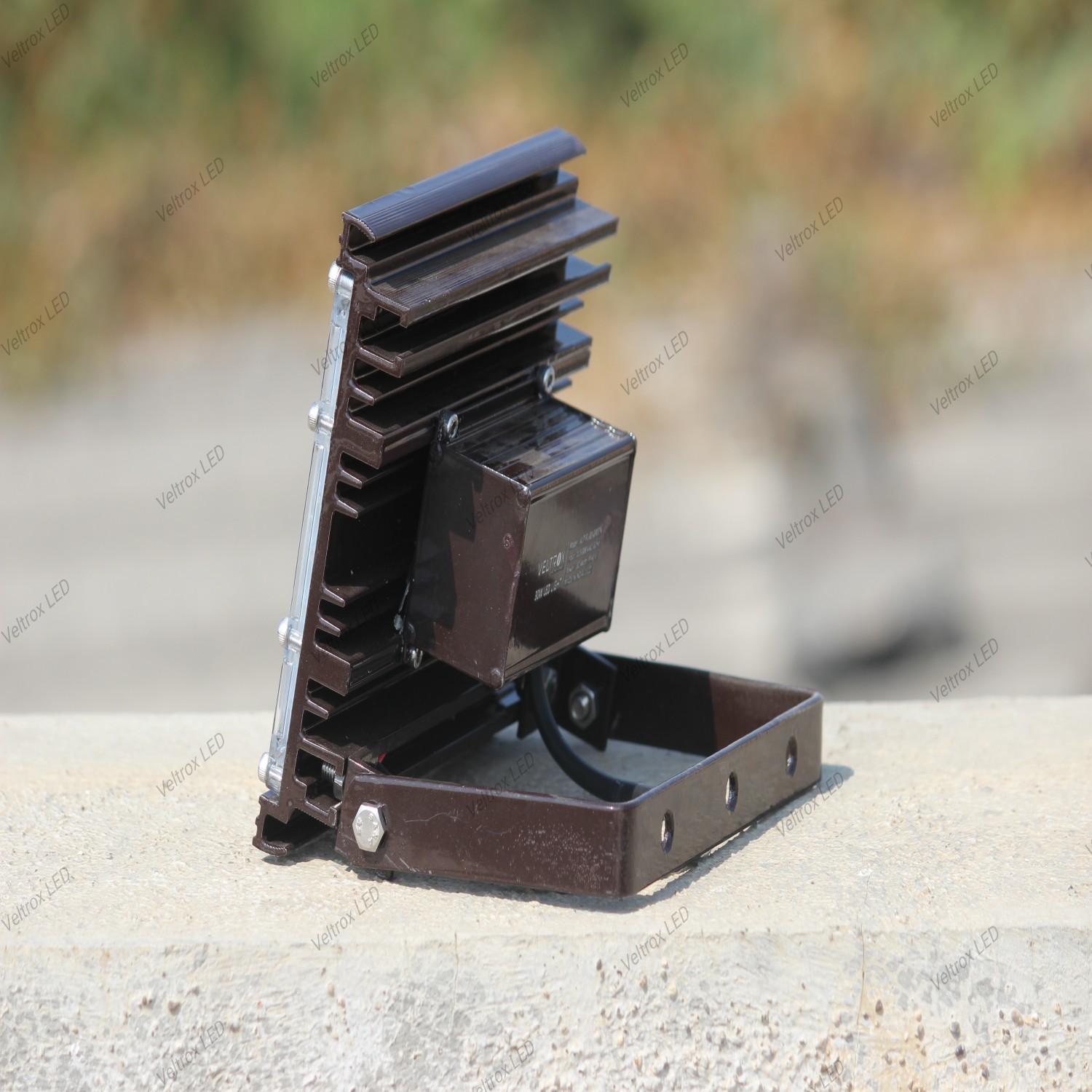 Veltrox 50 W Cool White IP66 10 kV 7000 Lumen VLT-FL-50-WH LED Flood Lights_2