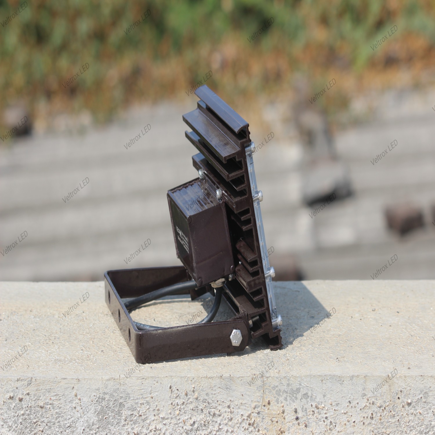 Veltrox 50 W Cool White IP66 10 kV 7000 Lumen VLT-FL-50-WH LED Flood Lights_3