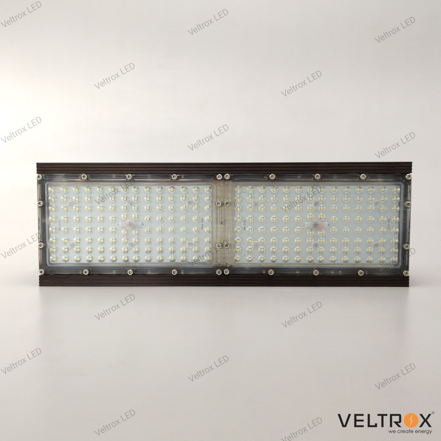 Veltrox 150 W Cool White IP67 10 kV 7000 Lumen VLT-FL-150-WH LED Flood Lights_1