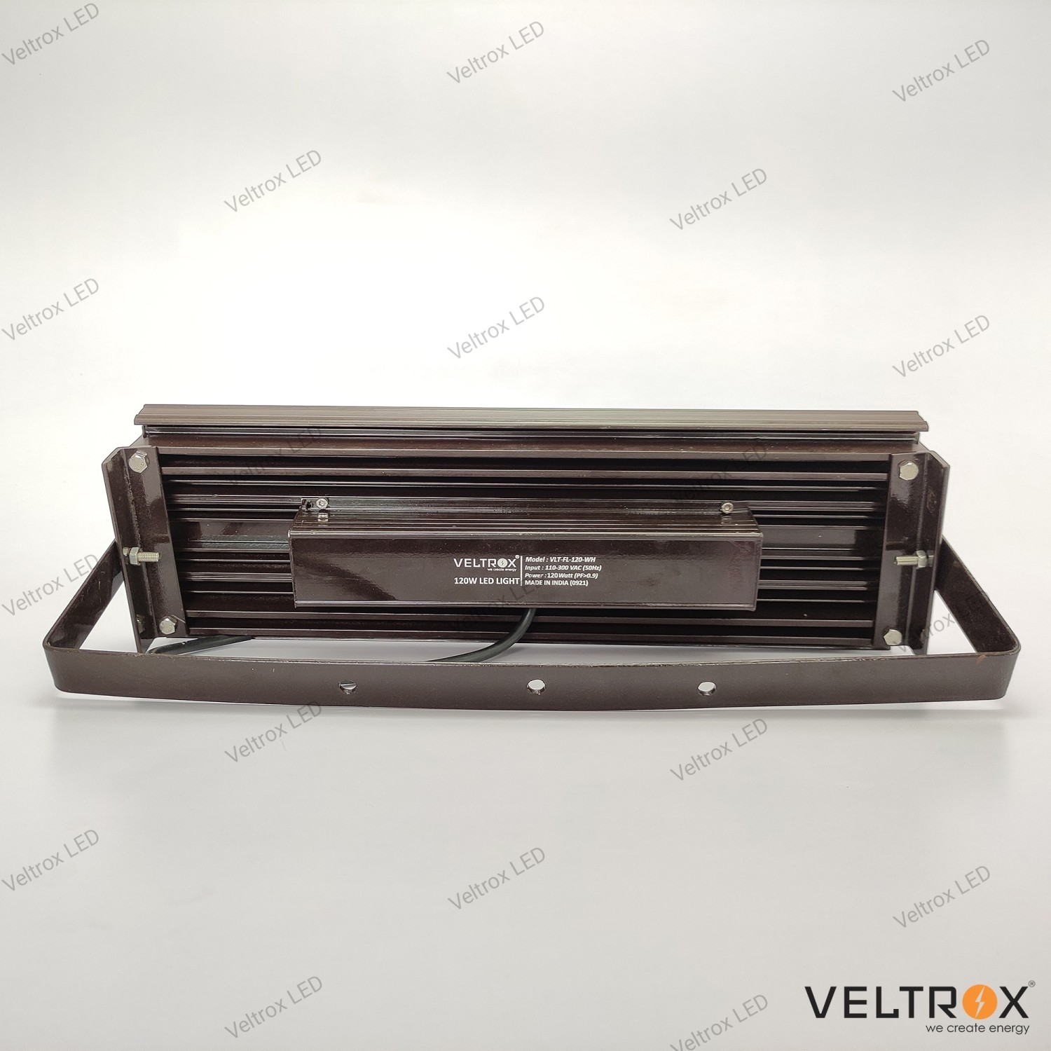 Veltrox 150 W Cool White IP67 10 kV 7000 Lumen VLT-FL-150-WH LED Flood Lights_3