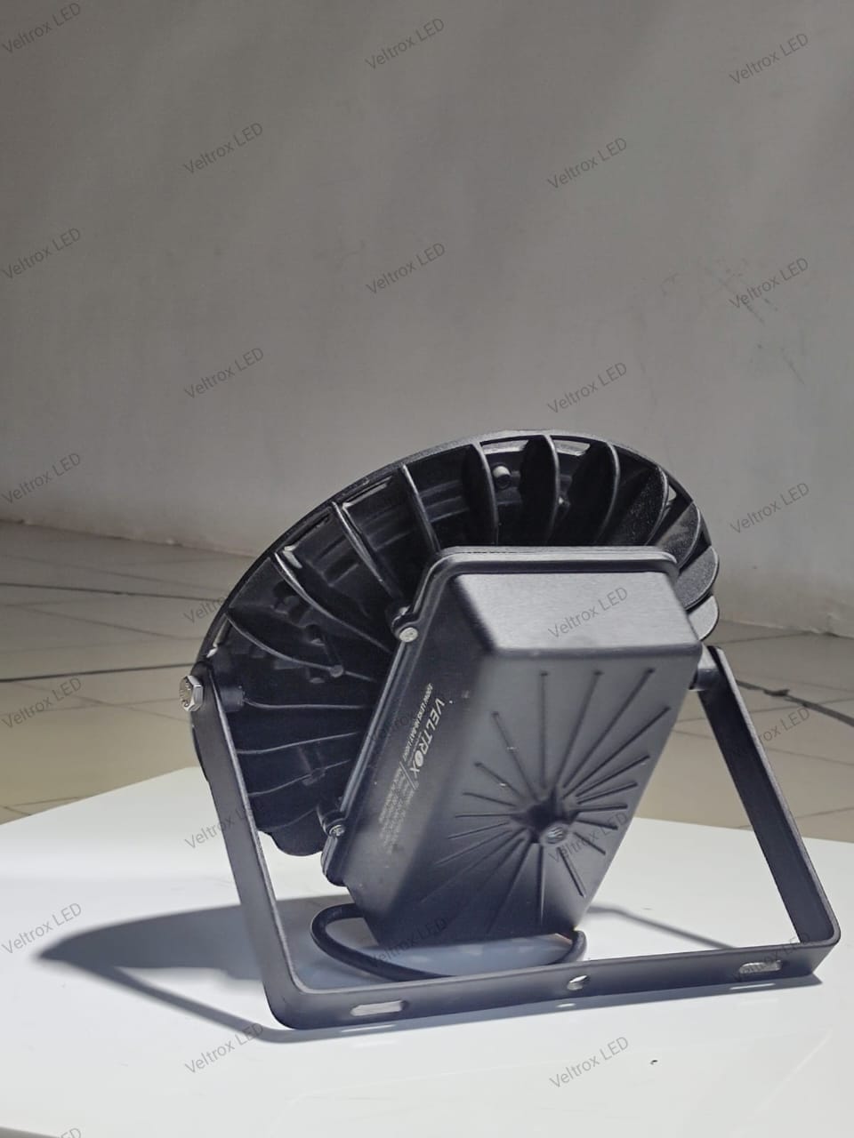 Veltrox 100 W Cool White 6500 K IP66 14000 Lumen VLT-HB-100-WH High Bay Light_1