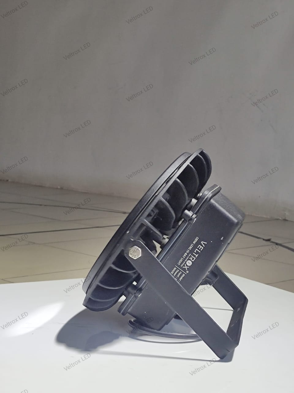 Veltrox 100 W Cool White 6500 K IP66 14000 Lumen VLT-HB-100-WH High Bay Light_2