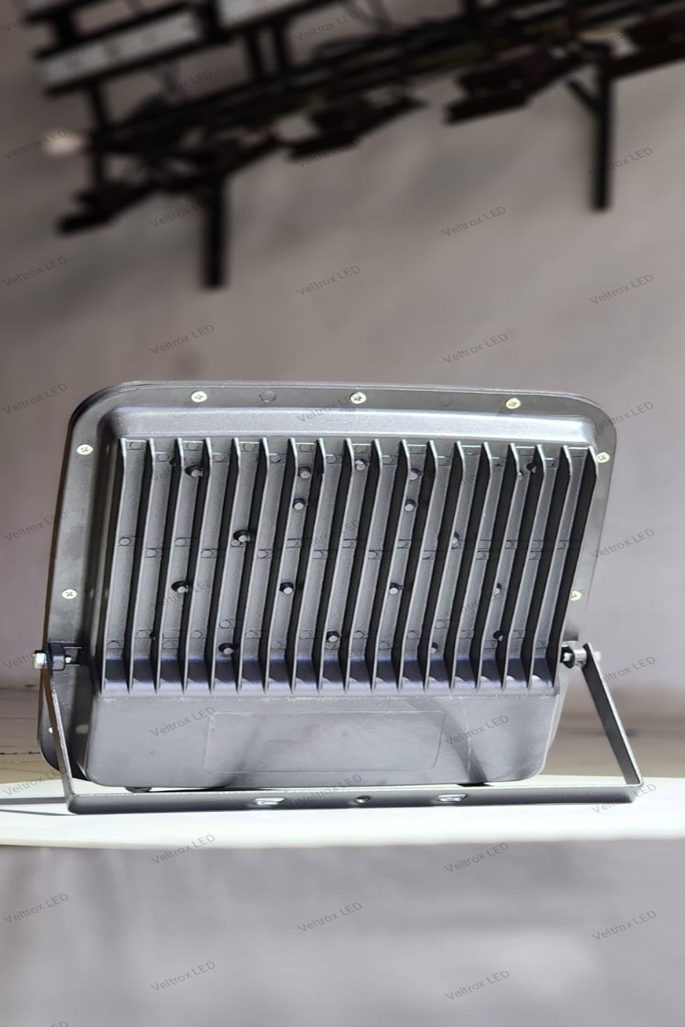 Veltrox 200 W White IP66 10 kV 28000 Lumen VLT-GFL-200-WH LED Flood Lights_4