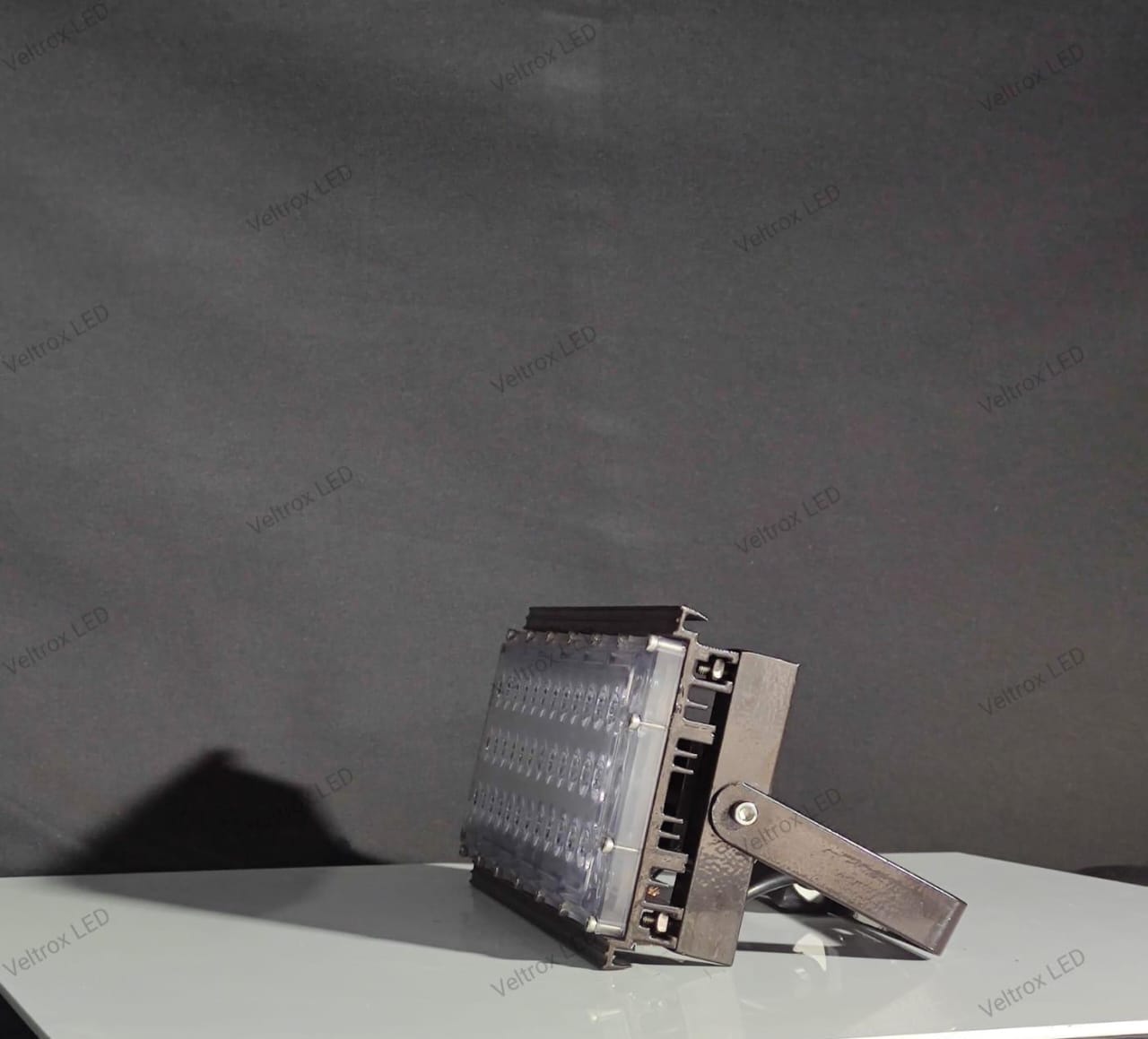 Veltrox 120 W White IP66 10 kV 16800 Lumen VLT-STD-120-WH-60 LED Flood Lights_2