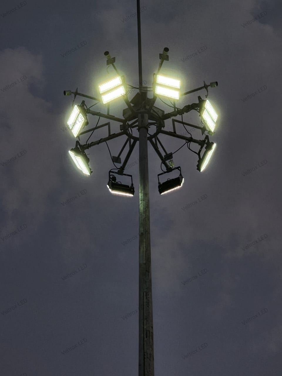 Veltrox 240 W White IP66 10 kV 33600 Lumen VLT-STD-240-WH-60 LED Flood Lights_4