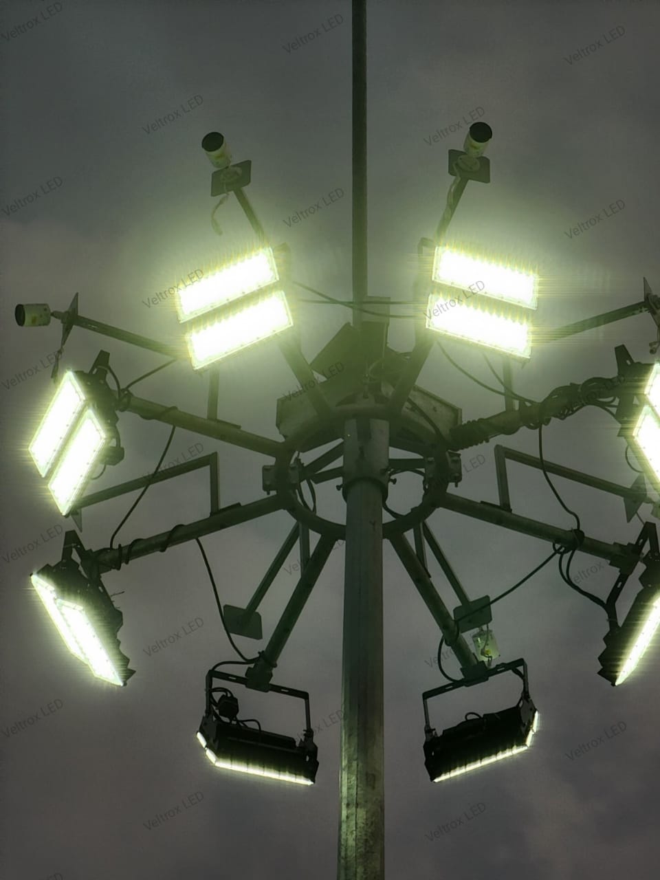 Veltrox 240 W White IP66 10 kV 33600 Lumen VLT-STD-240-WH-60 LED Flood Lights_3