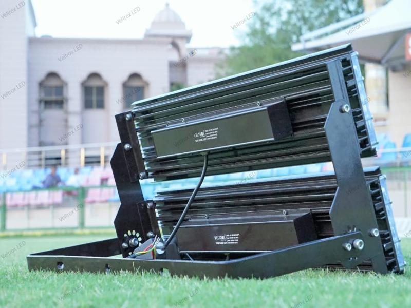 Veltrox 500 W White IP66 10 kV 70000 Lumen VLT-STD-500-WH-60 LED Flood Lights_3