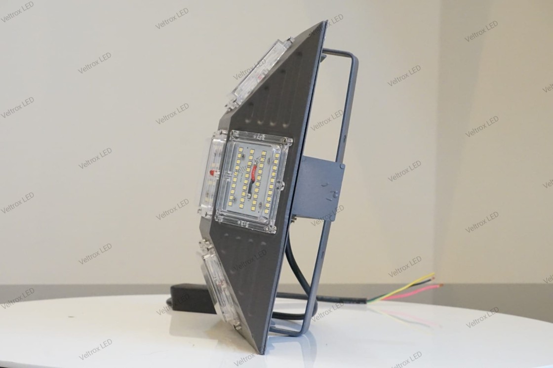Veltrox 100 W Aluminium 140 Lm/W LED Pyramid Light_1