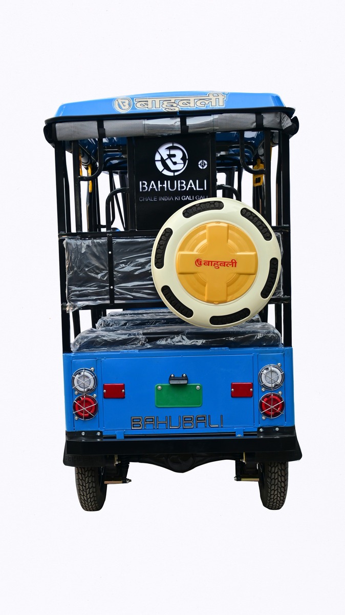 Bahubali 100 km 130 - 160 Ah Electric Rickshaw_3