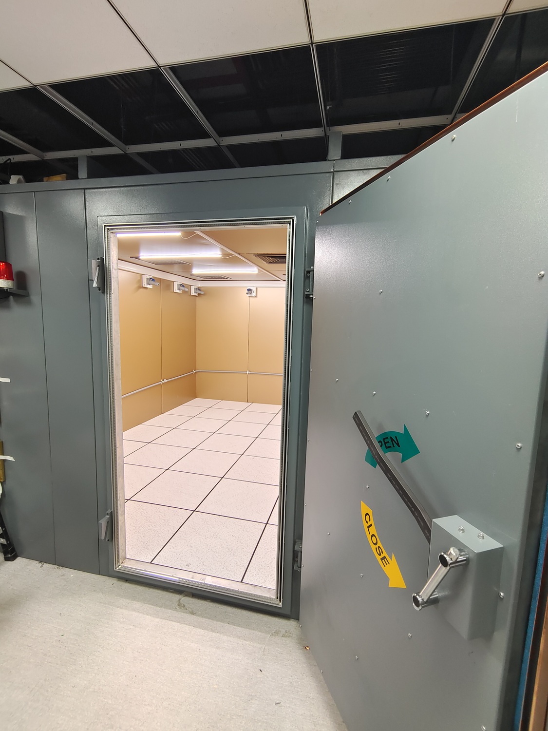 HE HDRF-CHM-080809 Aluminium 2740 x 2440 x 2440 mm RF Shielded Test Chamber_2